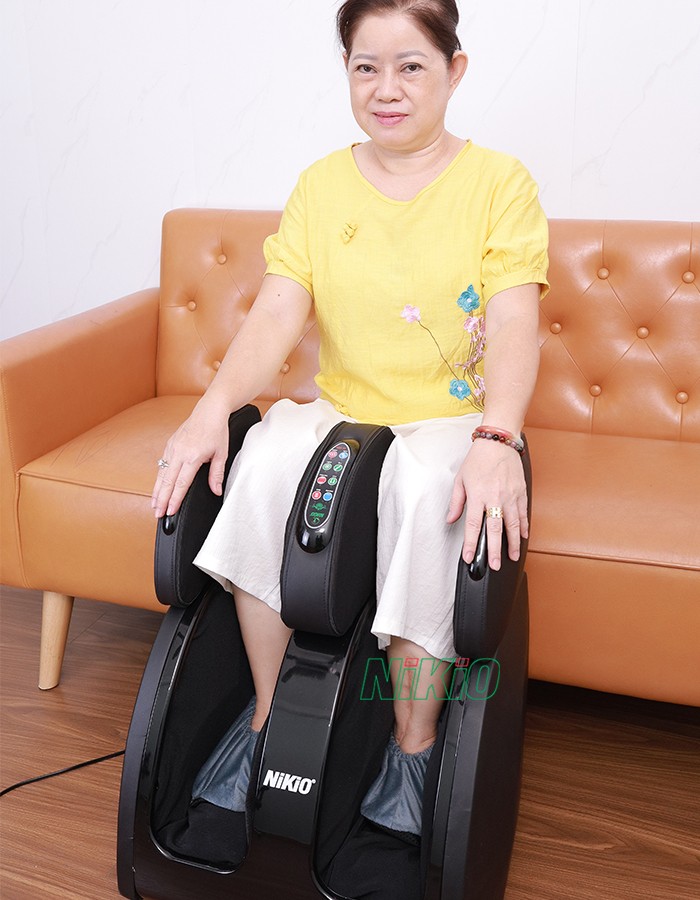 Máy massage bàn chân, bắp chân và đùi con lăn 4D bấm huyệt Nikio NK-289