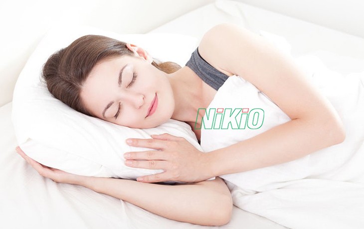 Ngủ đúng tư thế sẽ giúp giảm nhanh cơn đau khớp bả vai phải