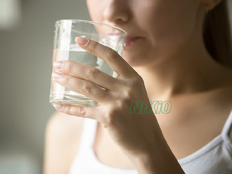 Uống nhiều nước sau khi đã dùng máy rung bụng là rất cần thiết cho cơ thể 
