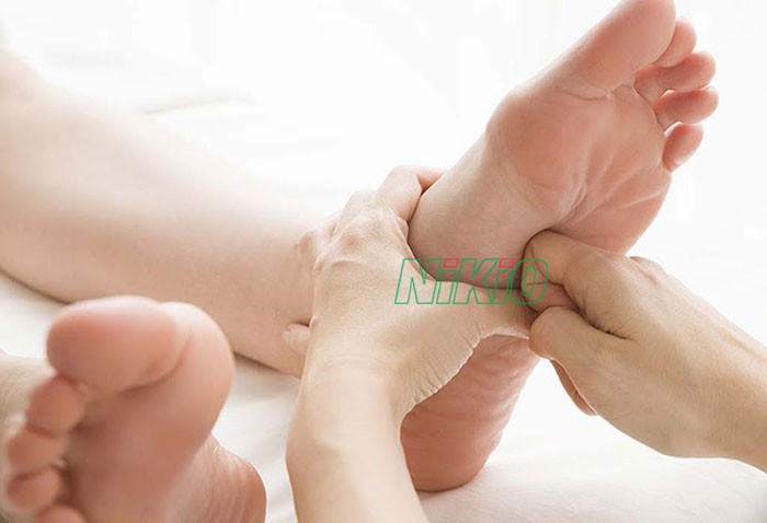 Xoa bóp chân giúp ngủ ngon tốt cho sức khỏe người già và lưu thông máu