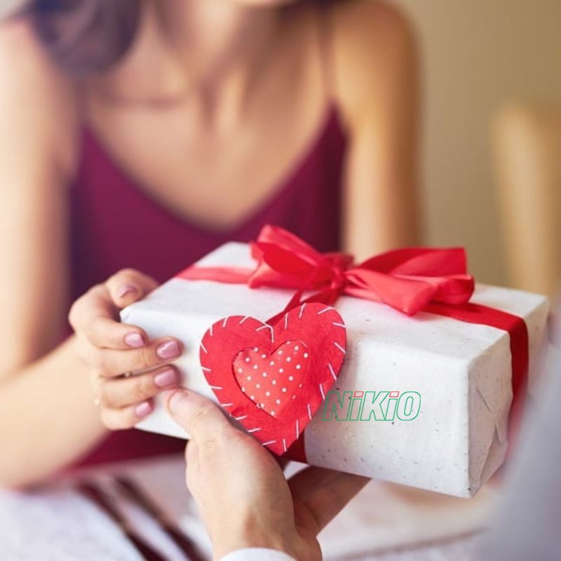 Cần chọn mua quà tặng Valentine cho vợ có ý nghĩa và mang tính sử dụng lâu dài