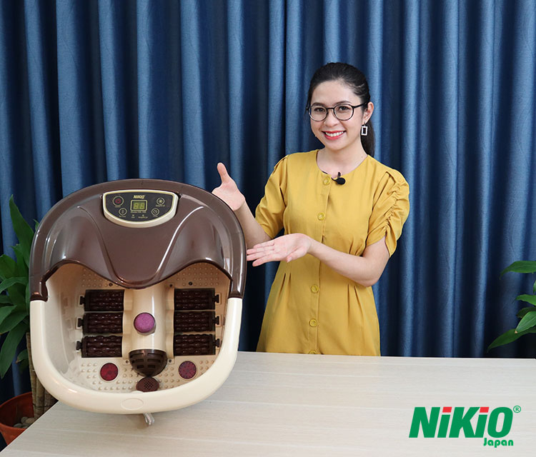 Hot girl Cẩm Tú trải nghiệm bồn ngâm massage chân Nhật Bản Nikio NK-195